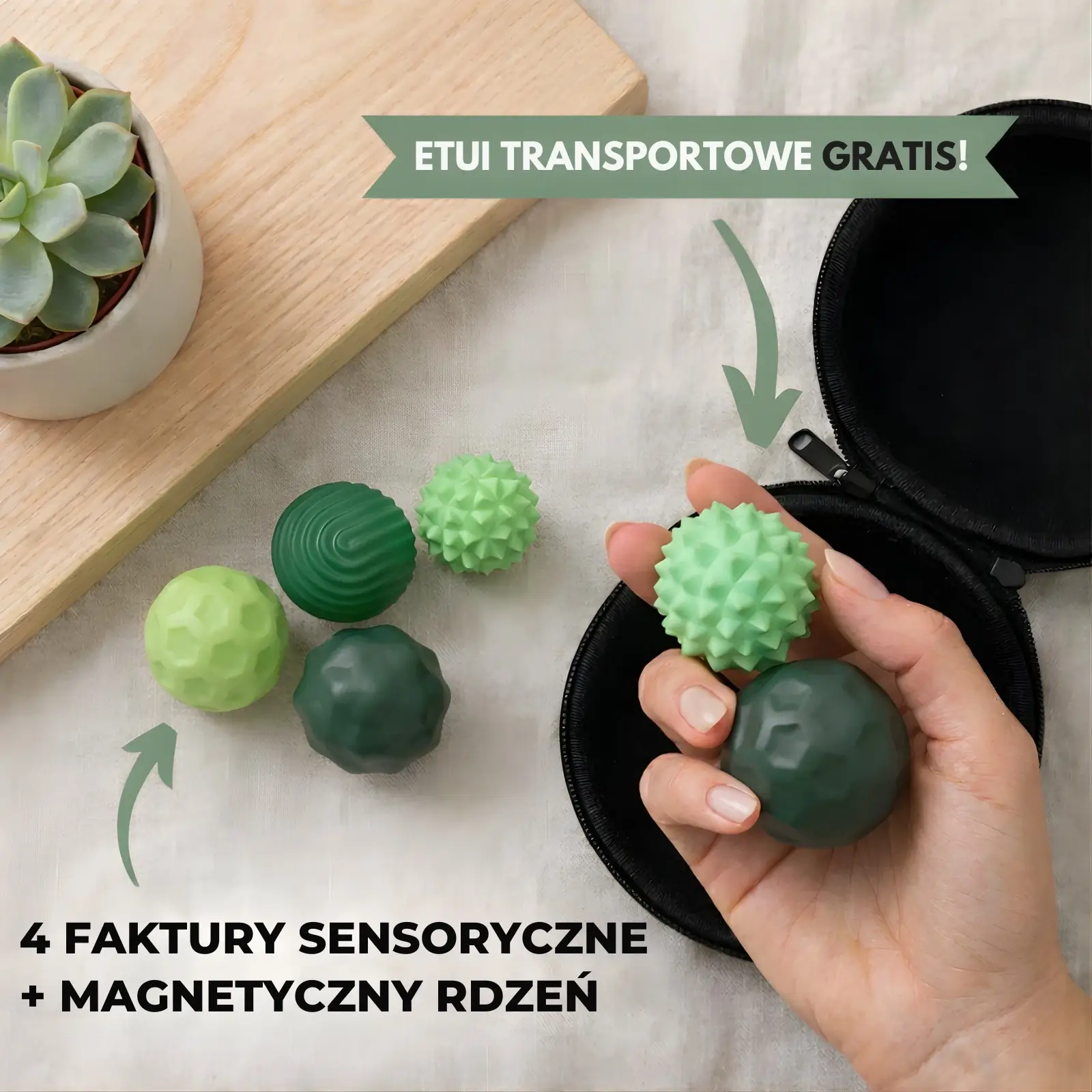 Dłoń bierze zielone kulki Moodles z etui i pokazuje je do kamery napis etui gratis.